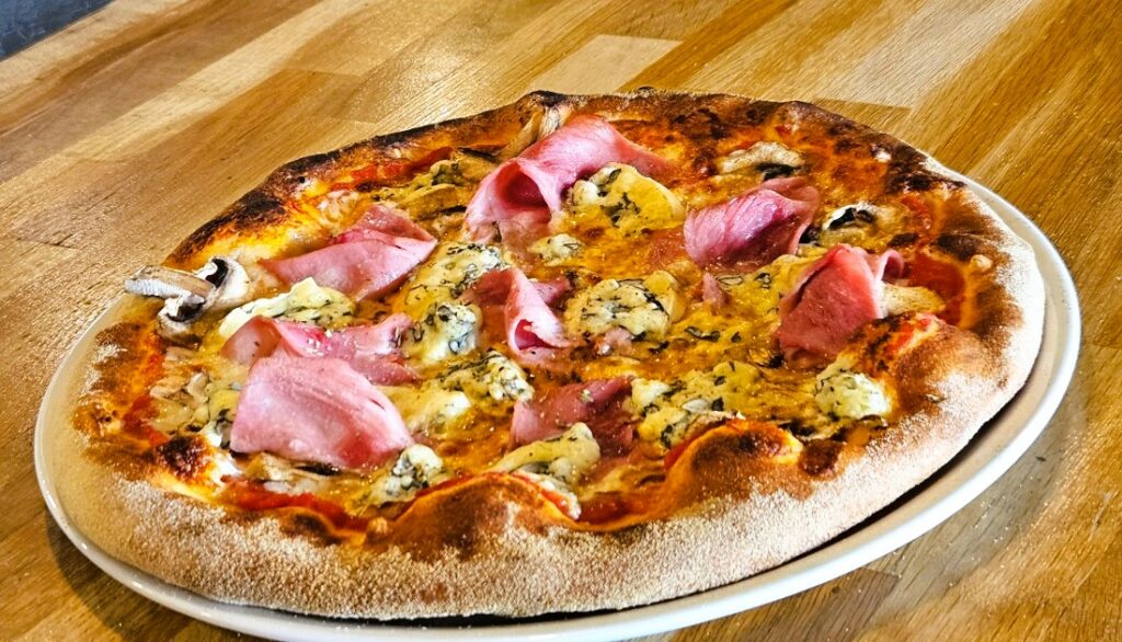 Pizza Regina du restaurant Munch Lab (Pizza, Burger, Vin, Bière, Afterwork) près du Futuroscope à Chasseneuil-du-Poitou